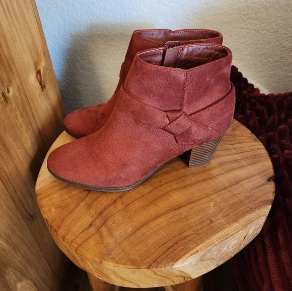 Boots - Picture 1 of 6